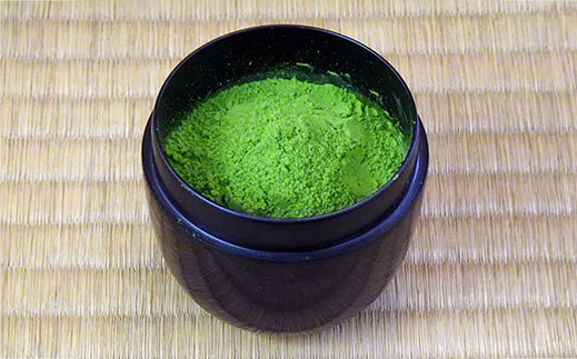 お抹茶 寿楽［石臼挽き］【国産 石臼挽き 挽きたて 新鮮 足立美術館 御用達 寿楽庵 お茶 緑茶 上品 香り ふくよか 甘味 深み おいしい 贅沢 ご褒美 ギフト 贈り物 島根県 安来市】【価格変更X】