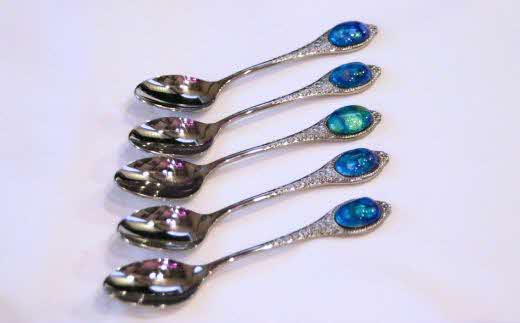 七宝焼きのティースプーン（ブルー系）【ティースプーン 5本 手作り スプーン コーヒー 紅茶 キッチン おしゃれ きれい ティータイム 記念品 ギフト プレゼント 贈り物 島根県 安来市】