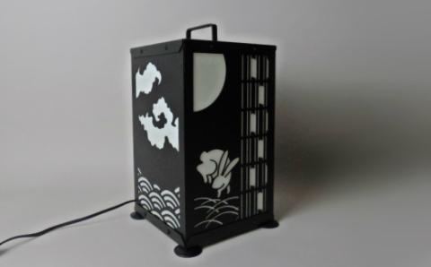 置き行灯 風月【行灯 LED電球使用 出雲 青海波 跳ね兎 うさぎ ウサギ 矢格子 和 鉄 和紙 インテリア 灯り 照明 ライト おしゃれ 趣 お祝い プレゼント ギフト 贈り物 受注生産 島根県 安来市】