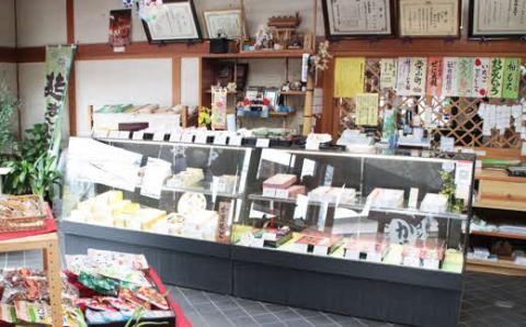 ブランデーケーキ3本【ブランデー ケーキ 甜菜糖使用 デザート スイーツ おやつ お菓子 しっとり 大人の味 人気 贈り物 ギフト プレゼント ご自宅用 ご褒美 島根県 安来市】