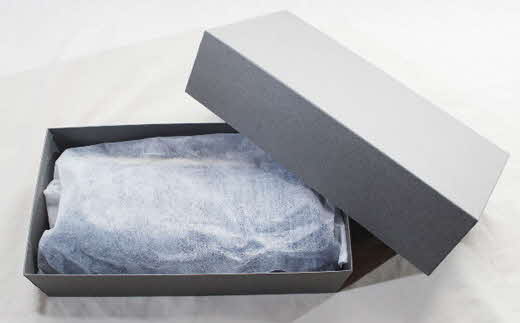 諸紙布クラッチバッグ 【和紙 手織り 藍 草木染め 和風 ギフト 化粧箱 ファッション かばん バッグ 紙糸 手紡ぎ 紙布 水に強い 水濡れOK おしゃれ 伝統 プレゼント 贈り物 島根県 安来市】