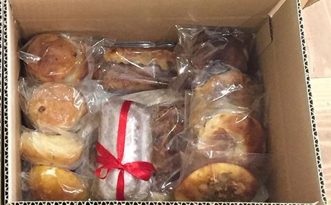 ★今年も予約開始しました★ベーカリー紬麦のシュトーレンとパンセット（8～10個入り）