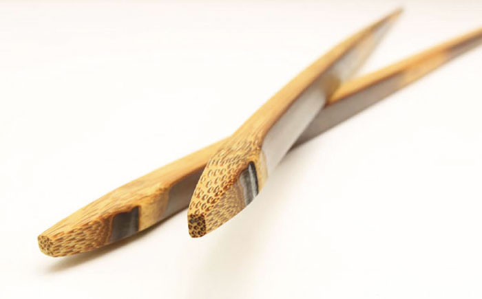 【男性用】百年煤竹箸 1膳 箸置きセット 桐箱入り（男性用24cm・女性用22cm）サステナブル 古材活用 工芸品 食器 島根県雲南市/煤竹工房奥出雲 [AIAP002-1] 男性用