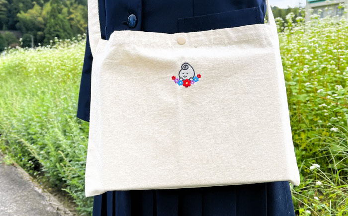 雲南市の雲子ちゃんサコッシュ&ハンドタオル ハンドメイド 手作り 島根県雲南市/株式会社 光栄刺シュウ[AIAQ001]