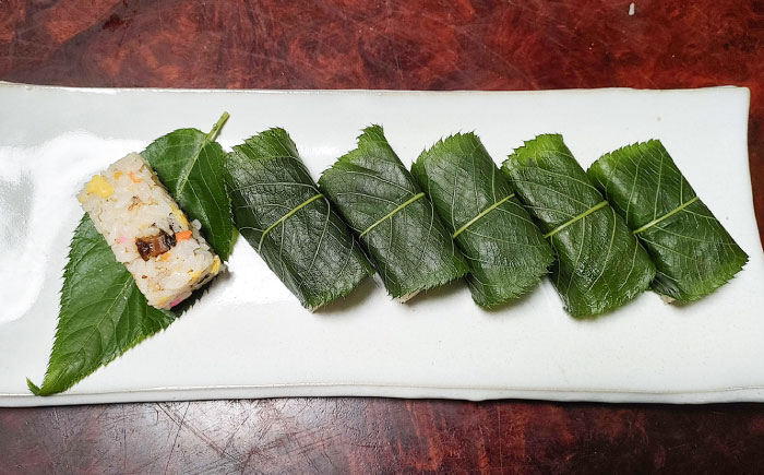 【ジャパン・フード・セレクション金賞受賞！】元祖 桜焼鯖寿司　8個入り | さば 桜焼鯖寿司 鯖 寿司 焼きさば サバ 郷土料理 魚 島根県雲南市/有限会社石田魚店 [AICQ014]