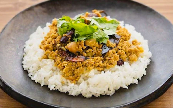 【人気No.1!】食べ比べ カレーキット（全12人前） チキンカレー（4人前×2セット）キーマカレー（4人前×1セット）本格 無添加 カレースパイス  島根県雲南市/出雲SPICE LAB. [AIAD003]