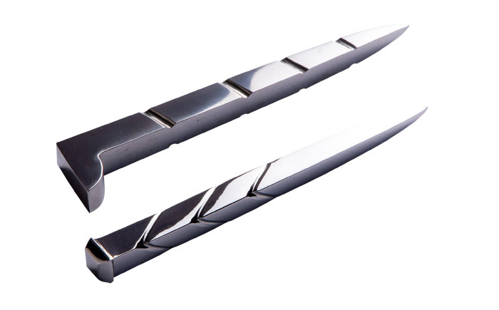 tatara和釘 4寸 新築祝い 玉鋼 田部たたら 記念品 プレゼント 島根県雲南市/株式会社たなべたたらの里（奥出雲前綿屋　鐵泉堂） ペーパーウェイト オブジェ [AIAV016]