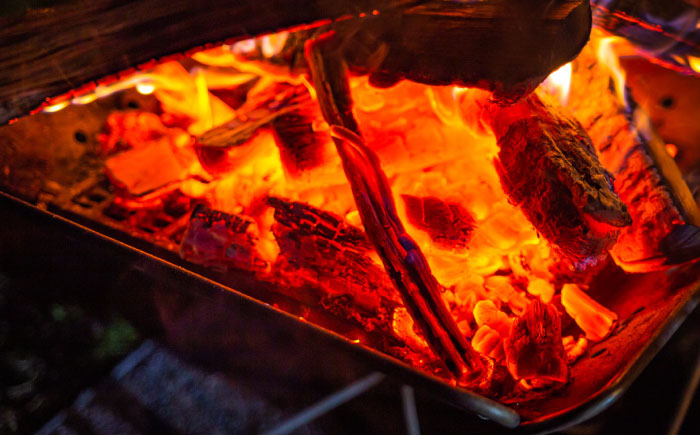 雲南市　里山の薪(40cm) 20kg まき 焚火 暖炉 キャンプ アウトドア 島根県雲南市/合同会社グリーンパワーうんなん [AIBL007]