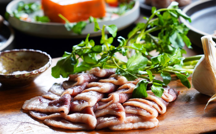 テレビ番組で紹介されました！島根県産野草ミネラル熟成鴨の焼肉セット（6～8人前）【美味しい食べ方レシピ付き】鴨鍋 鴨肉 焼肉 しゃぶしゃぶ 島根県雲南市/鴨専門店カナール [AIDC005]