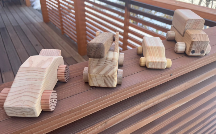 【車のタイプを選べる！】家具職人が作った 木のくるま 2個セット 島根県雲南市/有限会社三ツ和 [AIDE004]