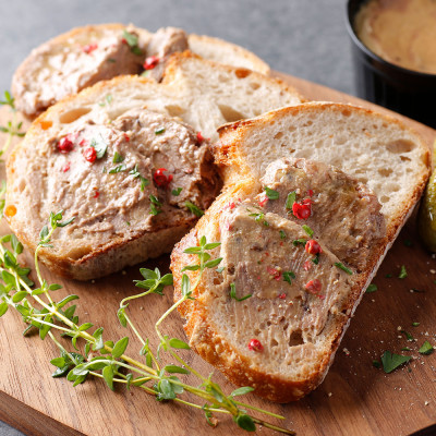 奥出雲和牛のプレミアムハンバーグ5個と多伎いちじく入りレバーペーストのセット(飯南町)【配送不可地域：離島】