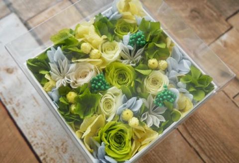 320295【大切な日をあざやかに彩る】フラワーアレンジボックス