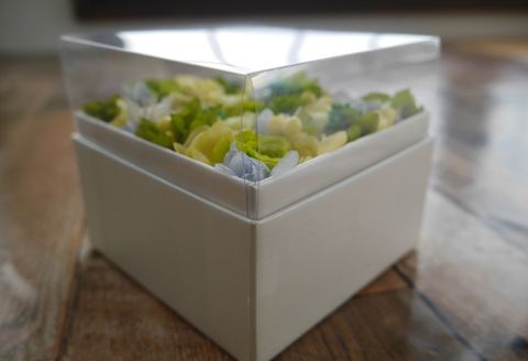 320295【大切な日をあざやかに彩る】フラワーアレンジボックス