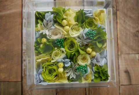 320295【大切な日をあざやかに彩る】フラワーアレンジボックス