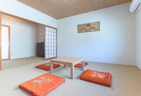 多目的リバーサイドハウスファームDaiwa宿泊利用券（3名）【キャンプ フリースタイル 1日1組 限定 1泊 朝食付き 秘密基地】