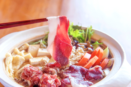  イノシシ鍋セット（山椒つくね入り） 約1.5kg【冬猪肉 バラ 500g 夏猪肉 モモ 500g 山椒 つくね 2パック 専用出汁 飛魚だし 2パック 肉 猪肉 いのしし肉 鍋 冷凍】