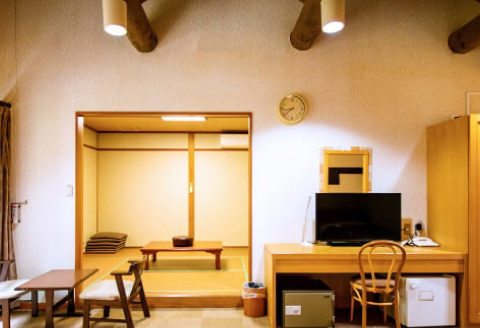 石見ワイナリー ゴールデンユートピアおおち 四季の杜 宿泊補助券【12000円分 宿泊 コテージ ホテルタイプ 家族 友人 グループ 団体 温水プール 温浴施設 リフレッシュ】