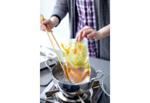 エゾ鹿肉のカレー 250g×3個セット【エゾ鹿肉 エゾシカ 鹿 ジビエ カレー レトルト 常備食 おかず 簡単調理 セット】