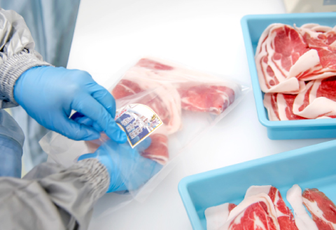 イノシシ鍋セット（山椒つくね入り） 約650g【冬猪肉 ロース 200g 夏猪肉 モモ 200g 山椒 つくね 1パック 専用出汁 飛魚だし 1パック 肉 猪肉 いのしし肉 鍋 冷凍】