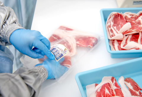 イノシシ鍋セット（山椒つくね入り） 約2.3kg【冬猪肉 ロース 500g バラ 500g 夏猪肉 モモ 500g 山椒 つくね 3パック 専用出汁 飛魚だし 3パック 肉 猪肉 いのしし肉 鍋 冷凍】