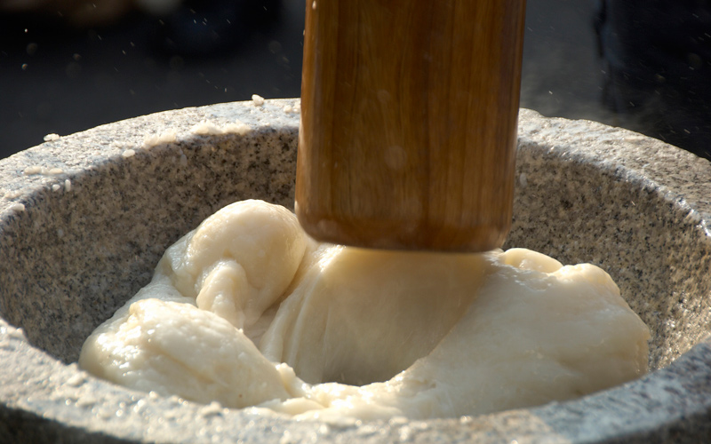 本格杵つき餅（白・よもぎ）と二ツ山まんじゅうのセット