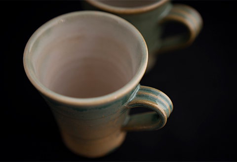 【青山窯】錆浅葱色と白の濃淡が味わい深い綾焼き〈マグカップ2個セット〉