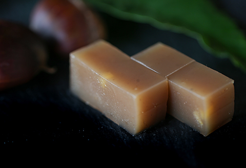 栽培期間中農薬・化学肥料不使用の天然栗がギュッと詰まった純栗羊羹〈ミニ4本〉