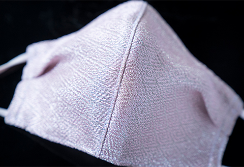 老舗呉服司が西陣の技で織り上げた銀糸(60%)の「銀艶マスク」【色:八重桜】