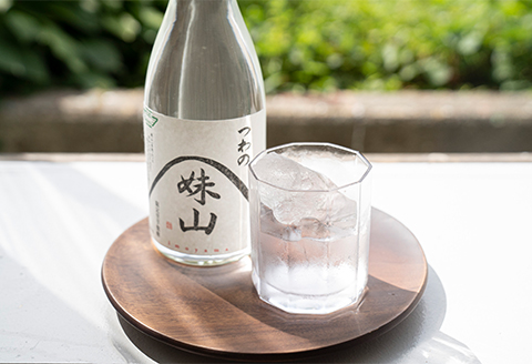 特産のとろりとしてねばりけのある里芋でつくった里芋焼酎【ミニ(300ml)×2本セット】