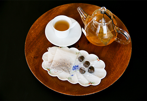 冬虫夏草で作った養生茶＜ティーパック10包＞1袋と冬虫夏草あめ＜15個＞2袋のセット