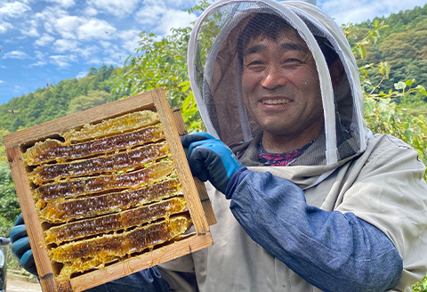 津和野の木や花の蜜を集めた天然百花蜜「里山の雫」(315g×2瓶)
