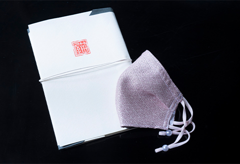 老舗呉服司が西陣の技で織り上げた銀糸(60%)の「銀艶マスク」【色:八重桜】