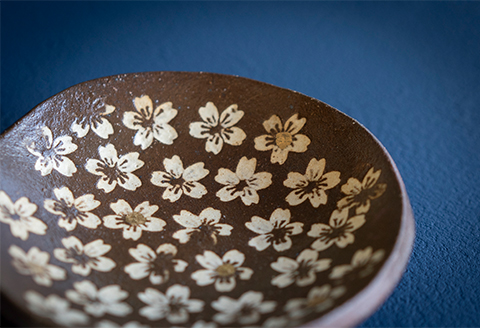 【日展入選作家】桜の花びらが風情豊かな「さくら金彩取り皿」2枚