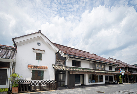 老舗呉服司が西陣の技で折り上げた銀糸の「銀艶マスク」【色:すみ色】