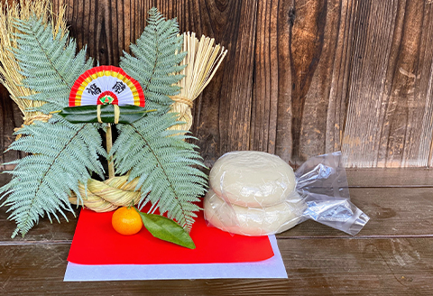 【年末発送】しめ縄〈玉飾り〉と鏡餅〈添加物不使用〉、葉付きみかんと敷紙のお正月セットB