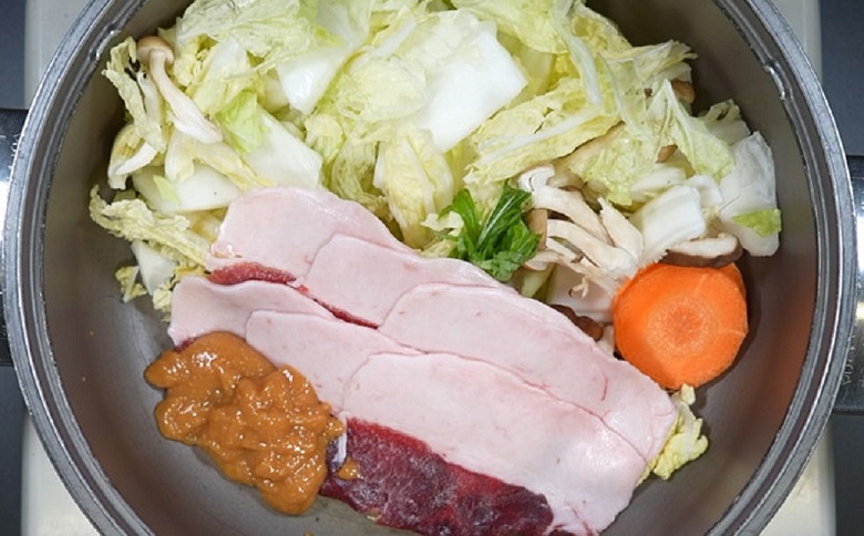 猪スタミ鍋 もも肉(ぼたん鍋セット)(3人前)【配送不可地域：離島】