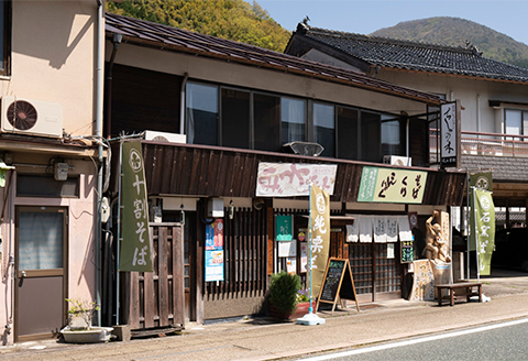 農家レストランの石臼挽き手打ちした十割蕎麦2名様お食事券