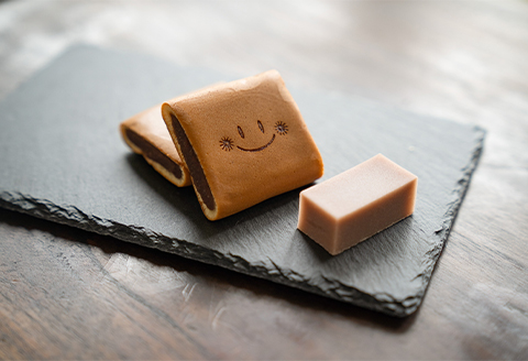 【寄付者様の声から誕生】和菓子処「三松堂」のこいの里・笑小巻の和菓子セット【配送不可地域：離島】