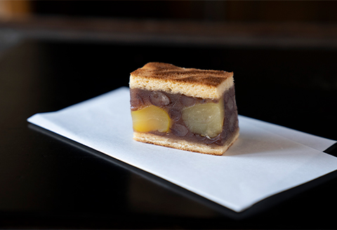 甘露煮した栗があんの中にごろっと入った銘菓「栗御門」3本セット