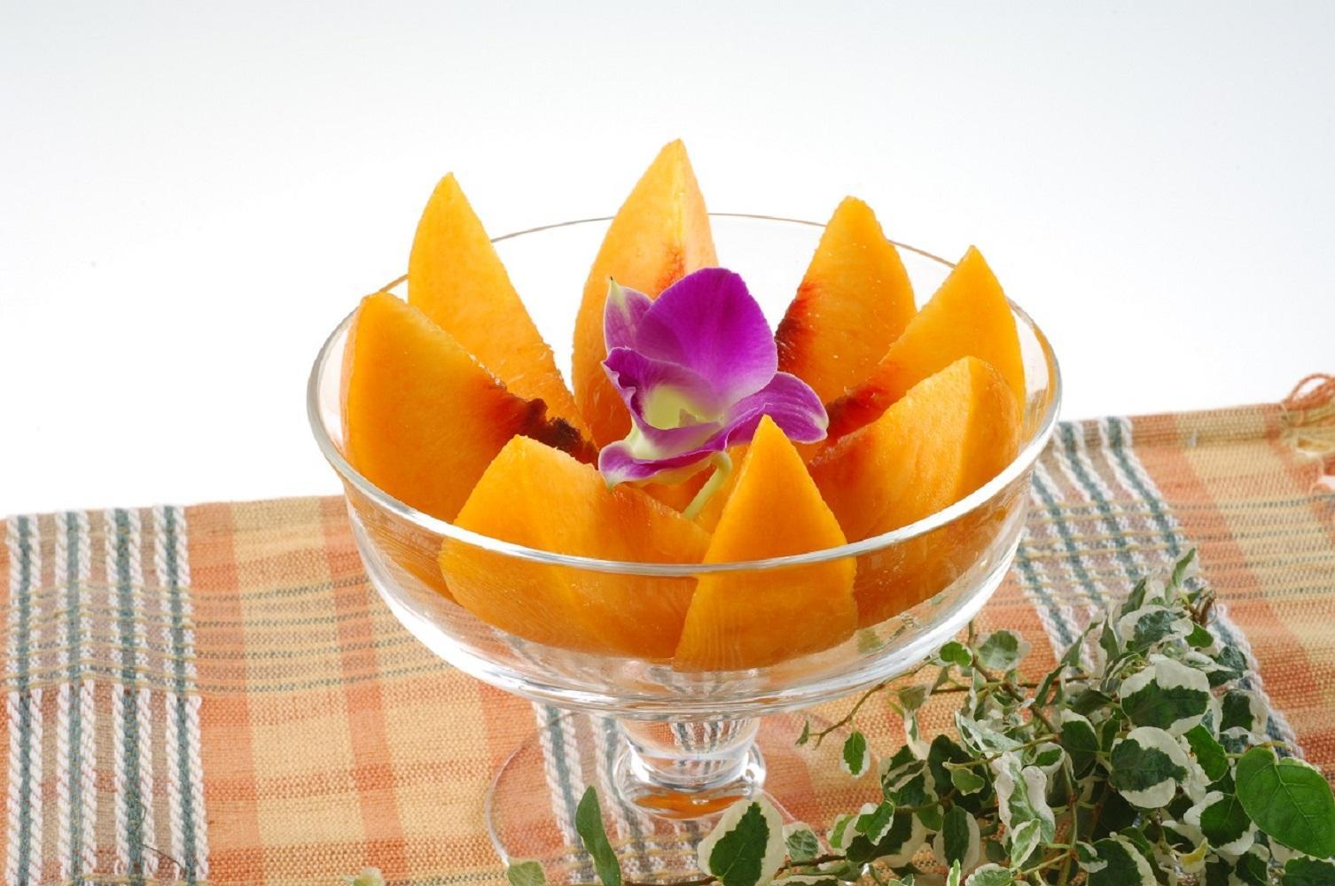 黄金桃（ご家庭用）約２kg（６～９玉入り）【2026年発送】