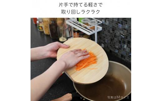 まな板 木製 Mサイズ 直径25cm おしゃれ 小さい 丸 抗菌 丸いまな板 北欧 ヒノキの丸まな板 自立 厚さ２cm 乾燥に便利【ご自宅用】