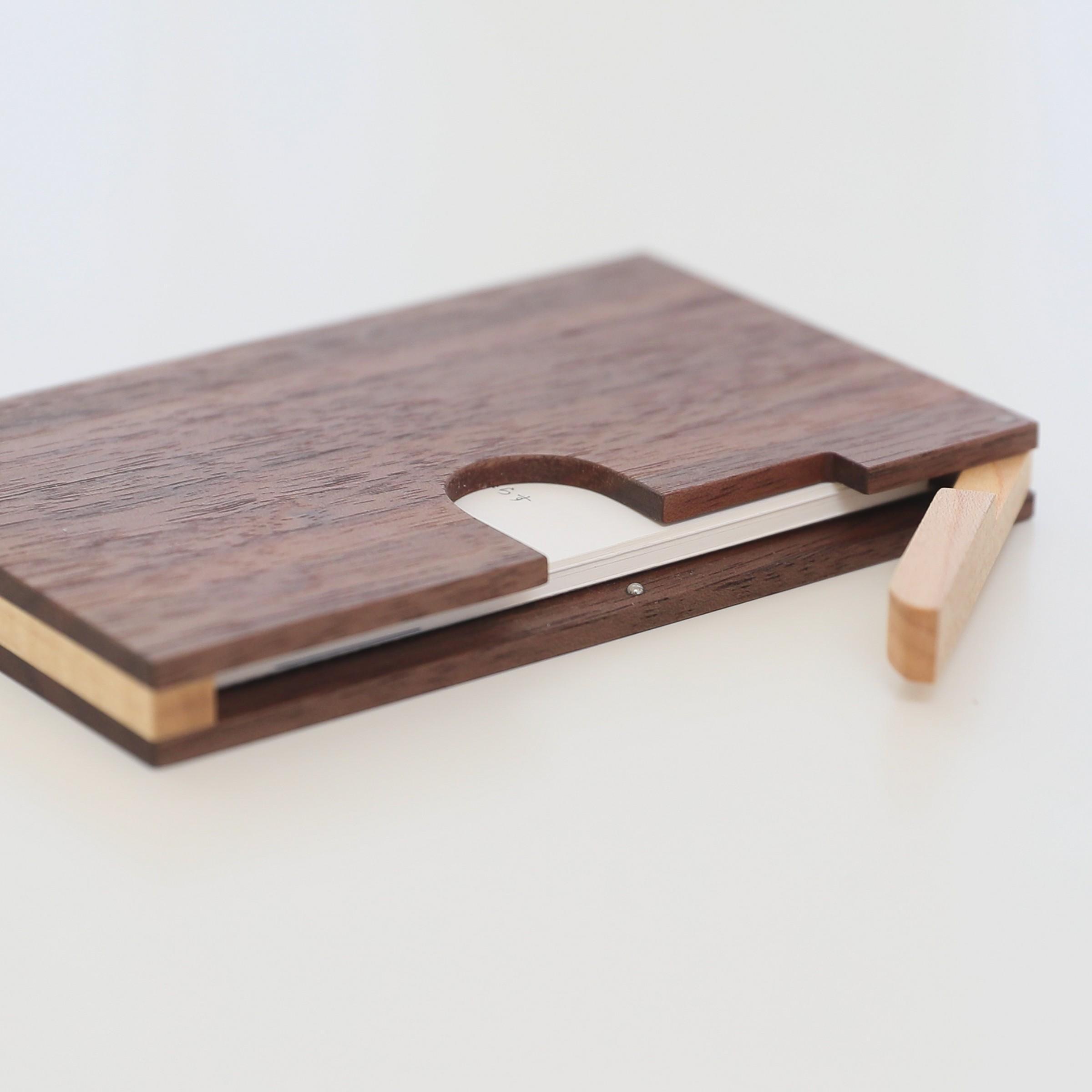 木製 名刺入れ メンズ レディース 名刺ケース 天然木 名刺 ウォールナット 20代 30代 就職祝い 内定祝い お祝い プレゼント ギフト おしゃれ カードケース 無垢材 男性 女性 ビジネス 就職 内定 社会人 新卒 シンプル スリム カード収納 高級 日本製 おすすめ kitoen（木と縁）