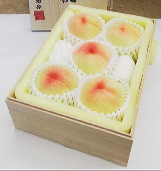 2026年  岡山県産　白桃 5玉 (1.5kg以上) 等級：ロイヤル 木箱入り