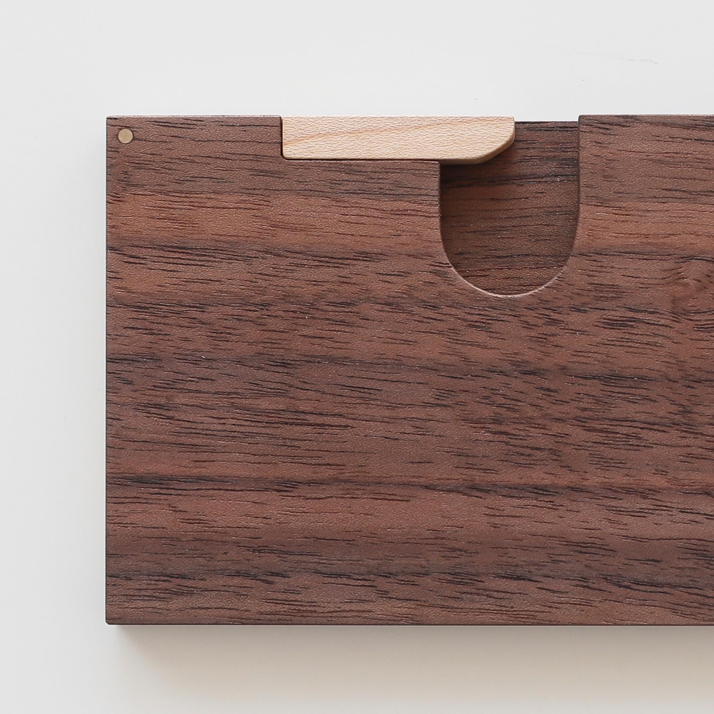 木製 名刺入れ メンズ レディース 名刺ケース 天然木 名刺 ウォールナット 20代 30代 就職祝い 内定祝い お祝い プレゼント ギフト おしゃれ カードケース 無垢材 男性 女性 ビジネス 就職 内定 社会人 新卒 シンプル スリム カード収納 高級 日本製 おすすめ kitoen（木と縁）