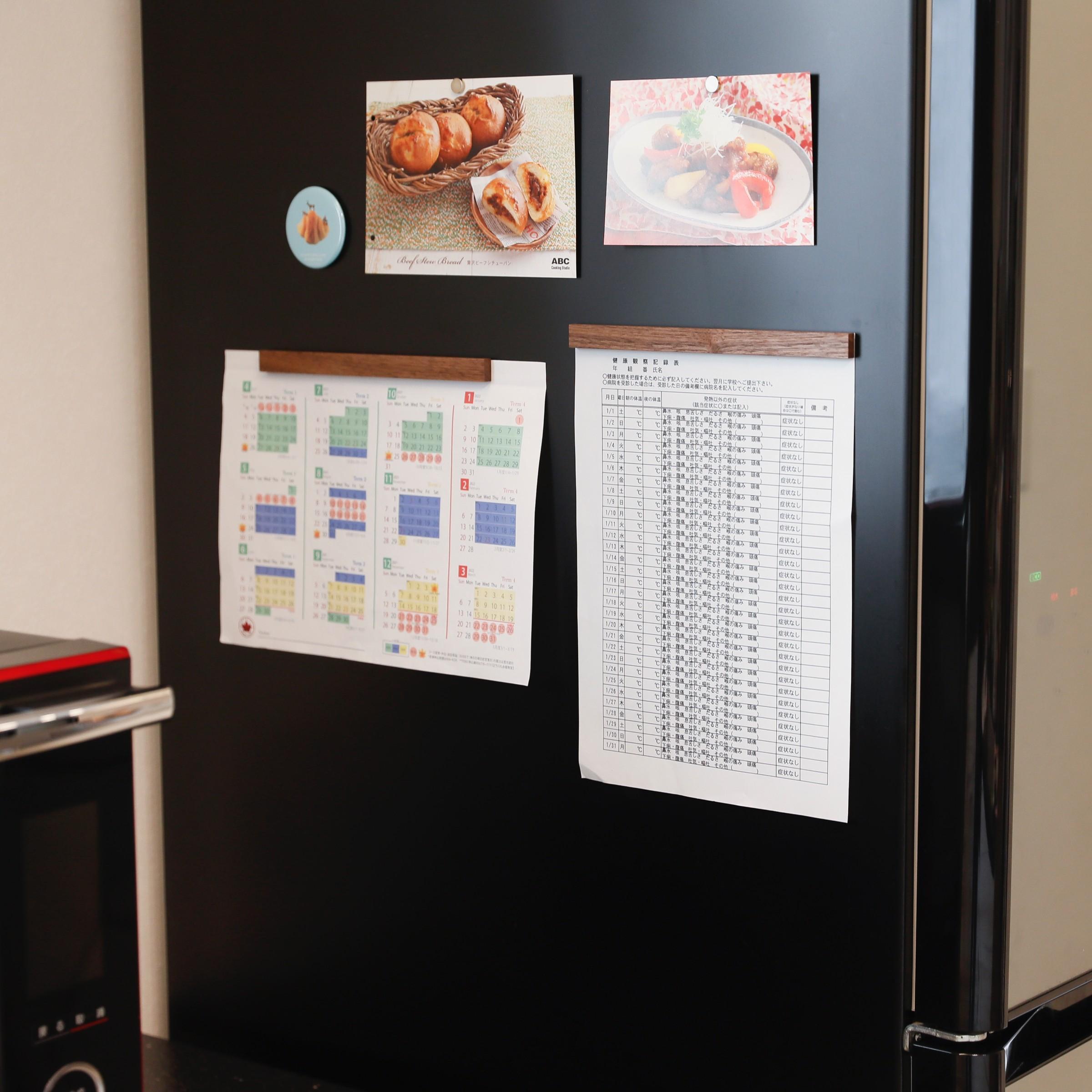 【ウォールナット】木製 壁掛け ホルダー 子供の絵 カレンダー ポスター 北欧 インテリア 飾る アートフレーム マルチホルダー 磁石 マグネット 壁面装飾 リビング フォトフレーム  日本製 kitoen（木と縁）