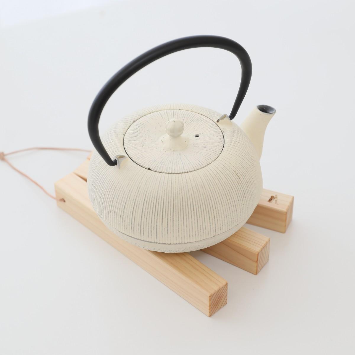 木製 鍋敷き  天然木 無垢材 耐熱  キッチン用品  ヒノキ  日本製  kitoen（木と縁）