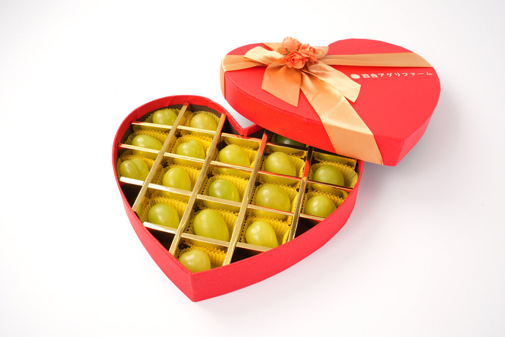ぶどう2026年  岡山県産シャインＪｅｗｅｌｒｙ ｂｏｘ赤ゴールドリボン化粧箱入り18粒贈答用