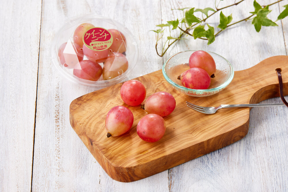 ぶどう 2026年  岡山市産 クイーンニーナ 粒（カップ）100g×12 渡邊農園