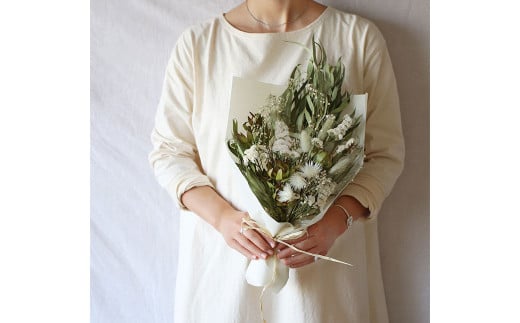 【ホワイト】フローリスト おまかせ ブーケ ドライフラワー ラッピング付き 色とりどり