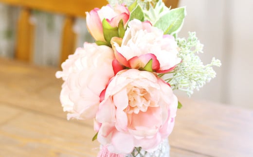 水換え不要!!芍薬とグリーンの花瓶に入った花束：ピンク【ハンドメイド アーティフィシャルフラワー 造花 芍薬 しゃくやく 花瓶 お花 花 岡山県 倉敷市 おすすめ 人気】